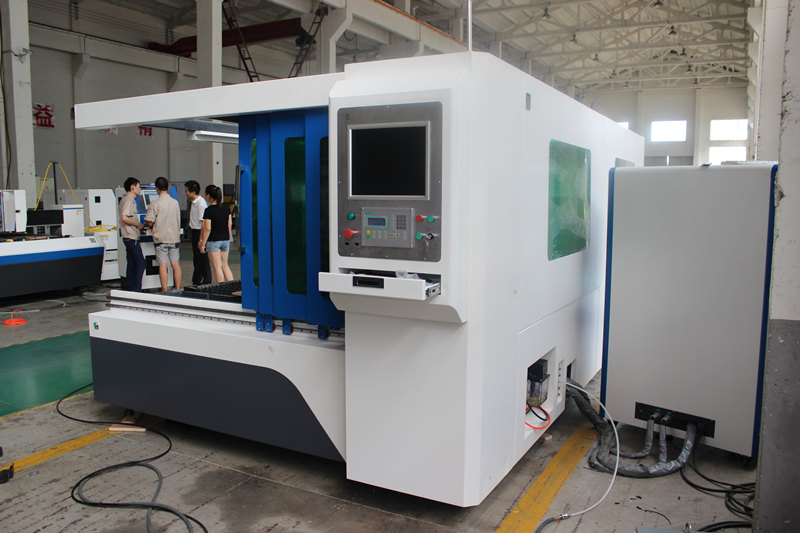 Laserski stroj za rezanje od 500w od nehrđajućeg čelika 1500x3000mm