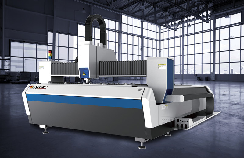 700W stroj za lasersko rezanje vlakana za prodaju metalnog rezanja čelika 1500x3000mm